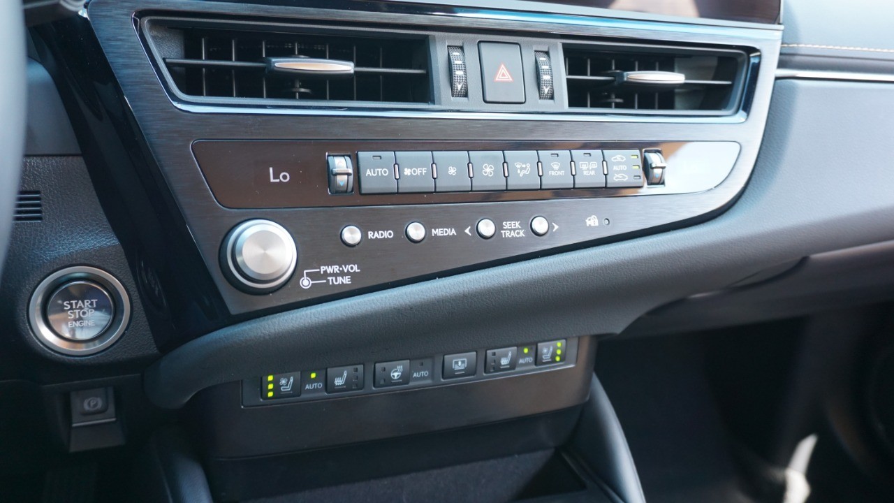 2023 Lexus ES 350 Ultra Luxury photo 17