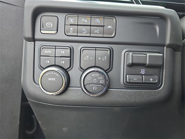 2025 Chevrolet Suburban Premier photo 27