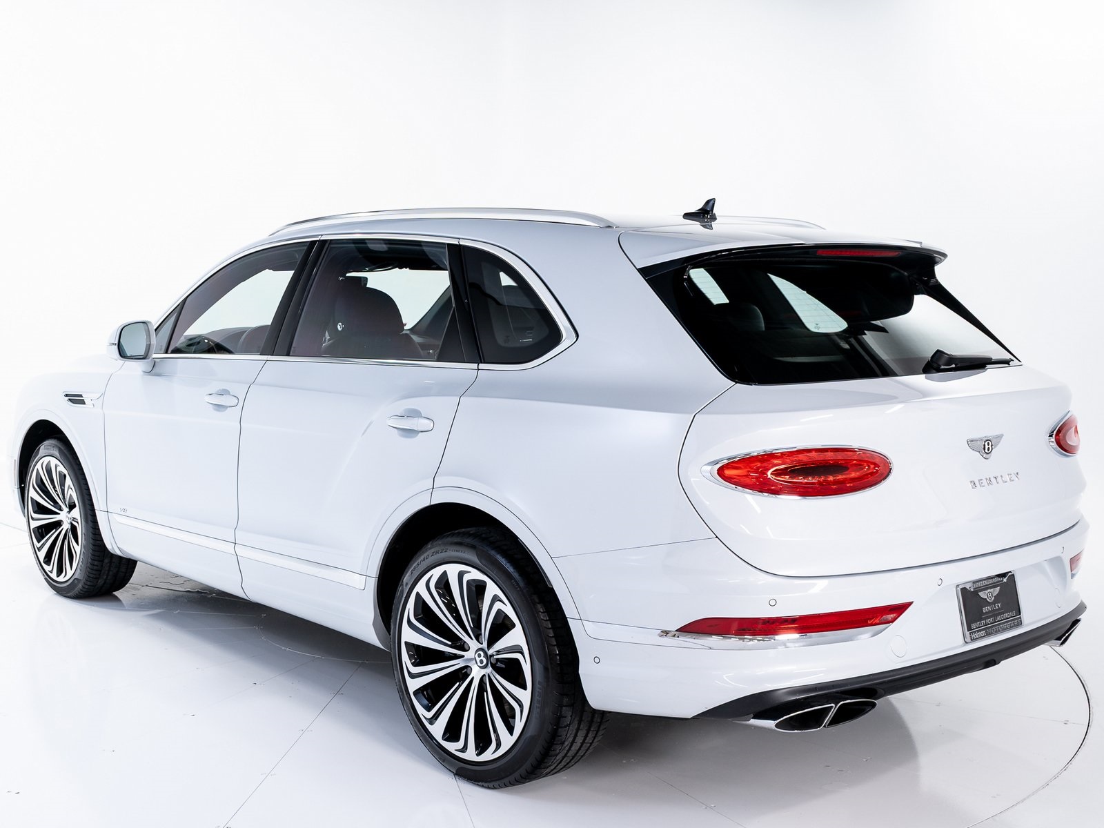 2022 Bentley Bentayga V8 photo 3