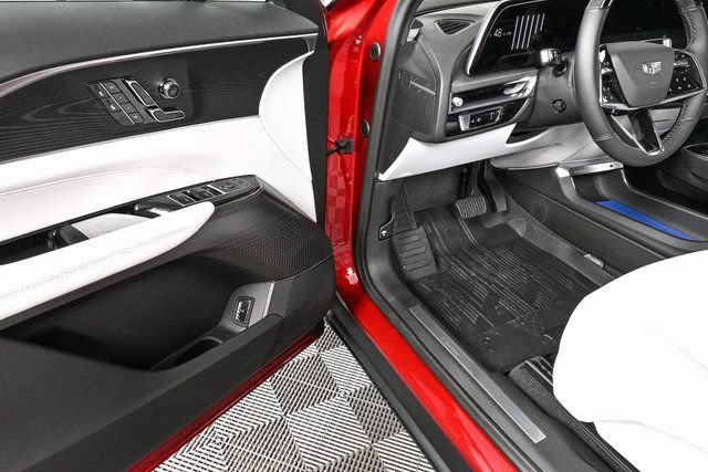 2026 Cadillac Lyriq Luxury photo 4