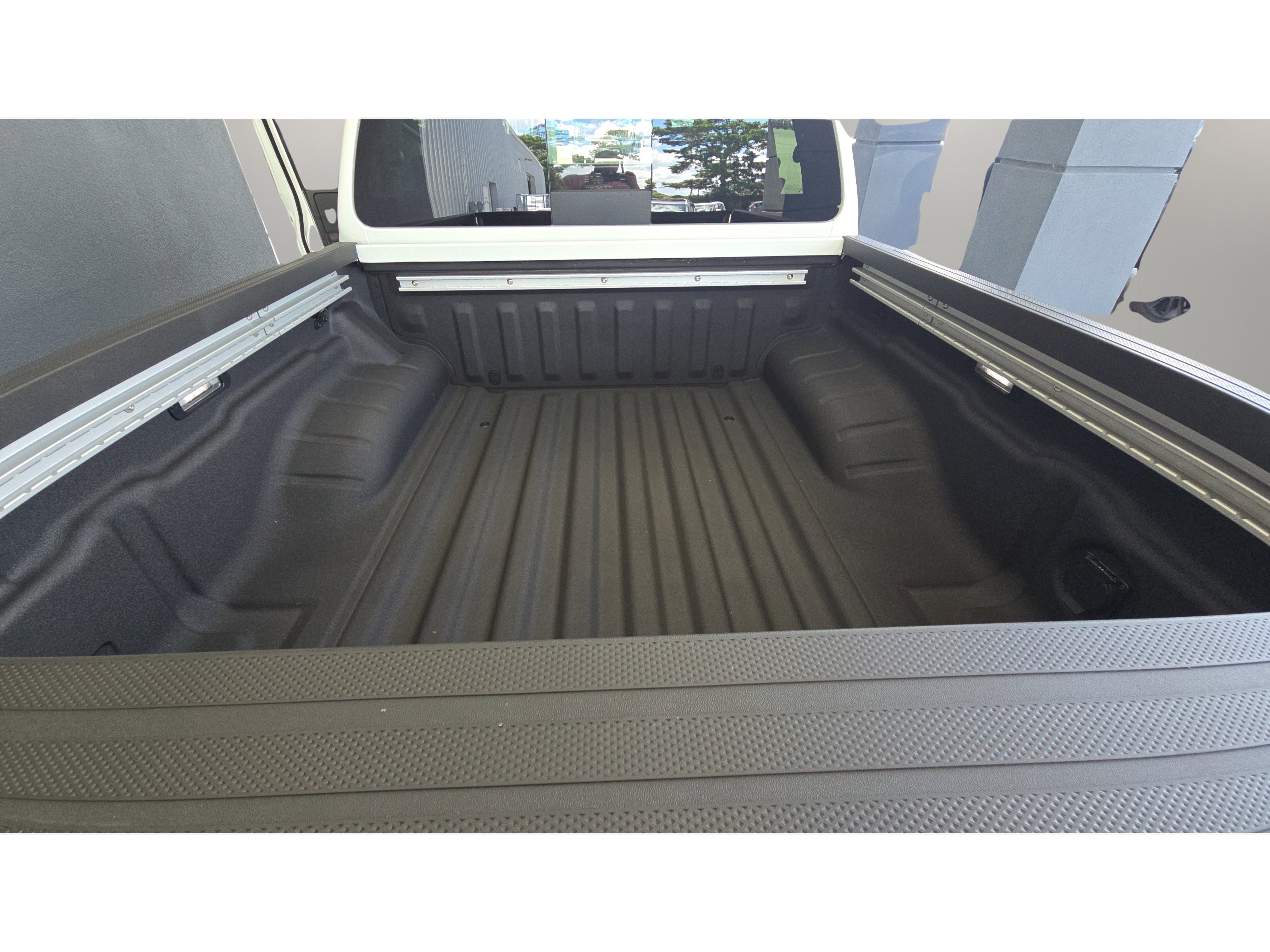 2025 Nissan Frontier photo 8