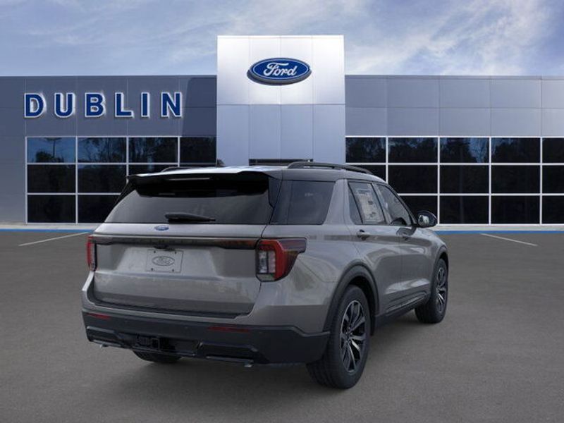 2025 Ford Explorer ST-Line photo 3