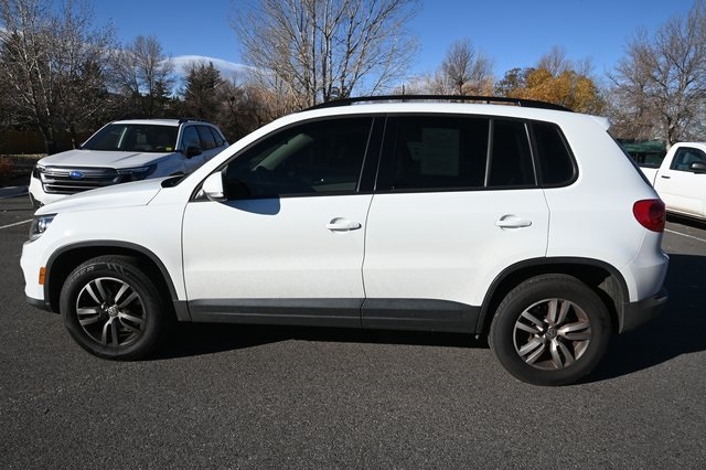 2016 Volkswagen Tiguan S photo 2