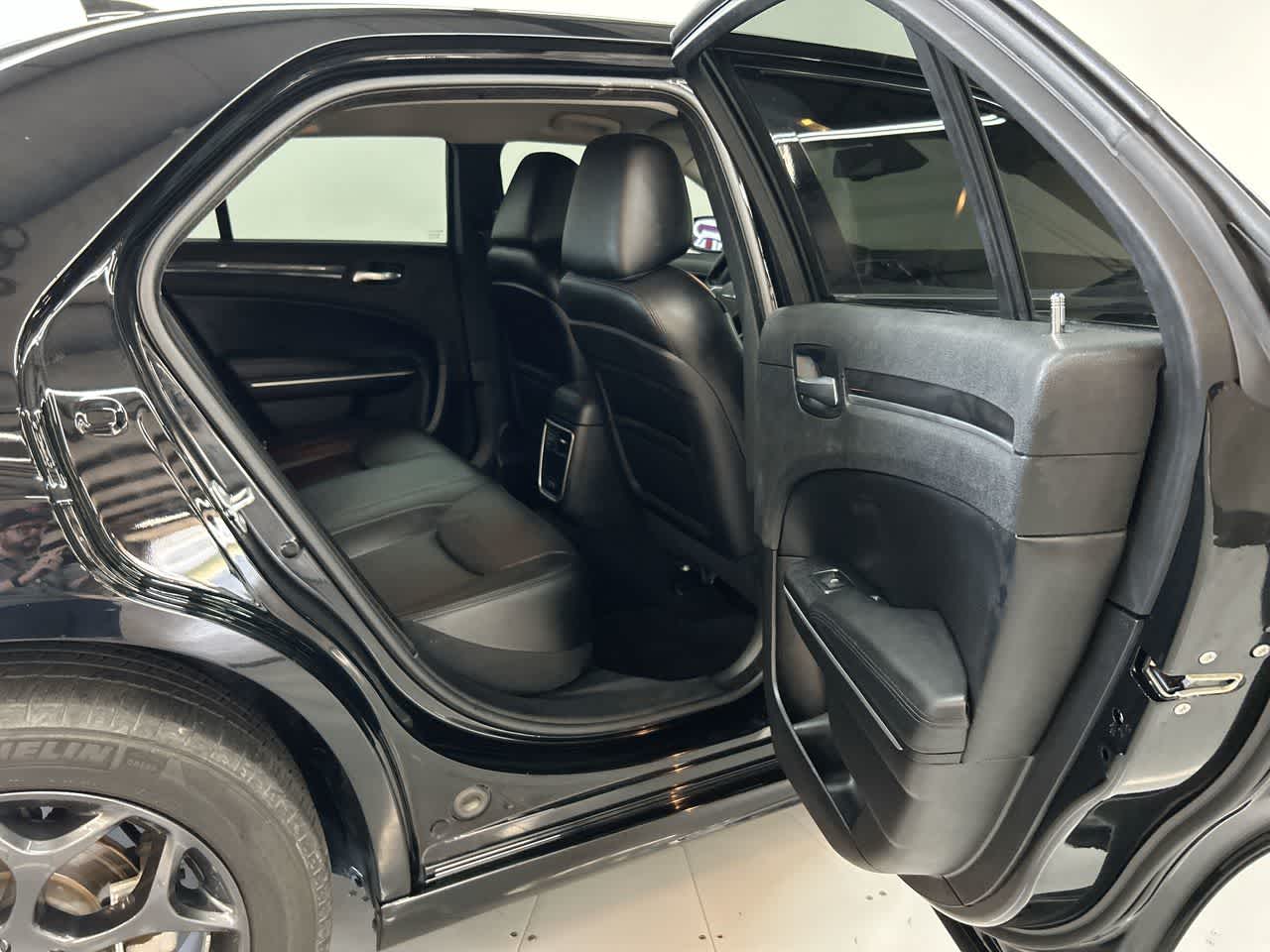 2022 Chrysler 300 Touring L photo 14