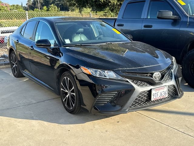 2020 Toyota Camry SE photo 2