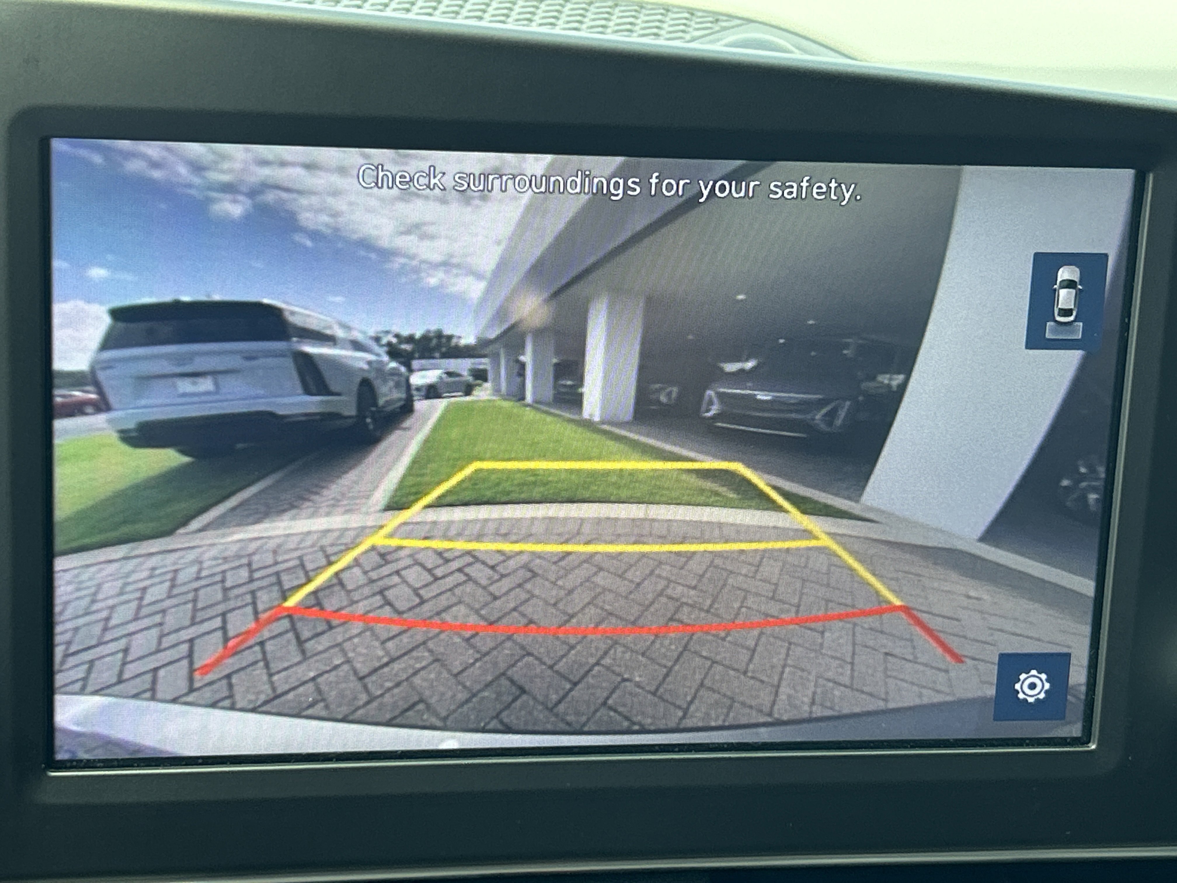 2022 Hyundai Elantra SEL photo 5
