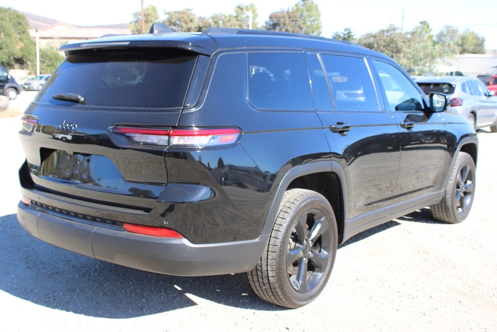 2023 Jeep Grand Cherokee Altitude photo 4
