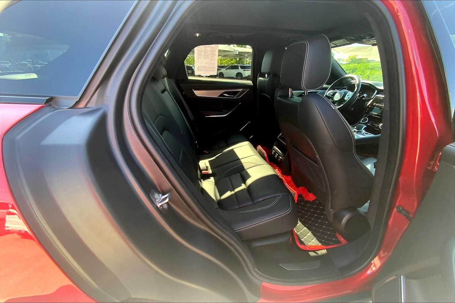 2024 Jaguar F-PACE P250 R-Dynamic S photo 17