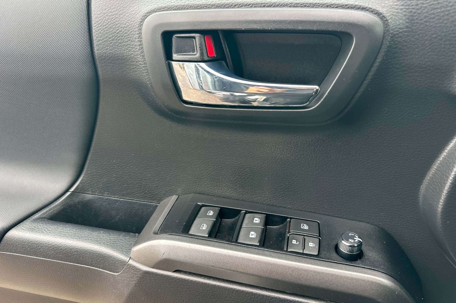 2023 Toyota Tacoma TRD Off-Road photo 10