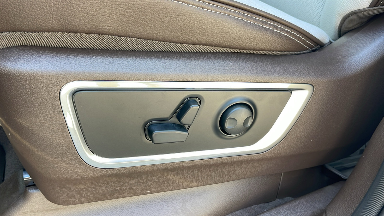 2025 Ram 1500 Laramie photo 13