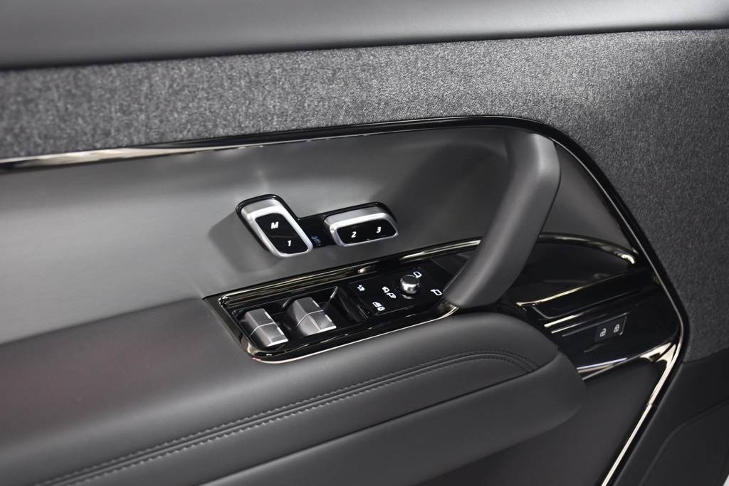2025 Land Rover Range Rover Sport P360 S photo 15