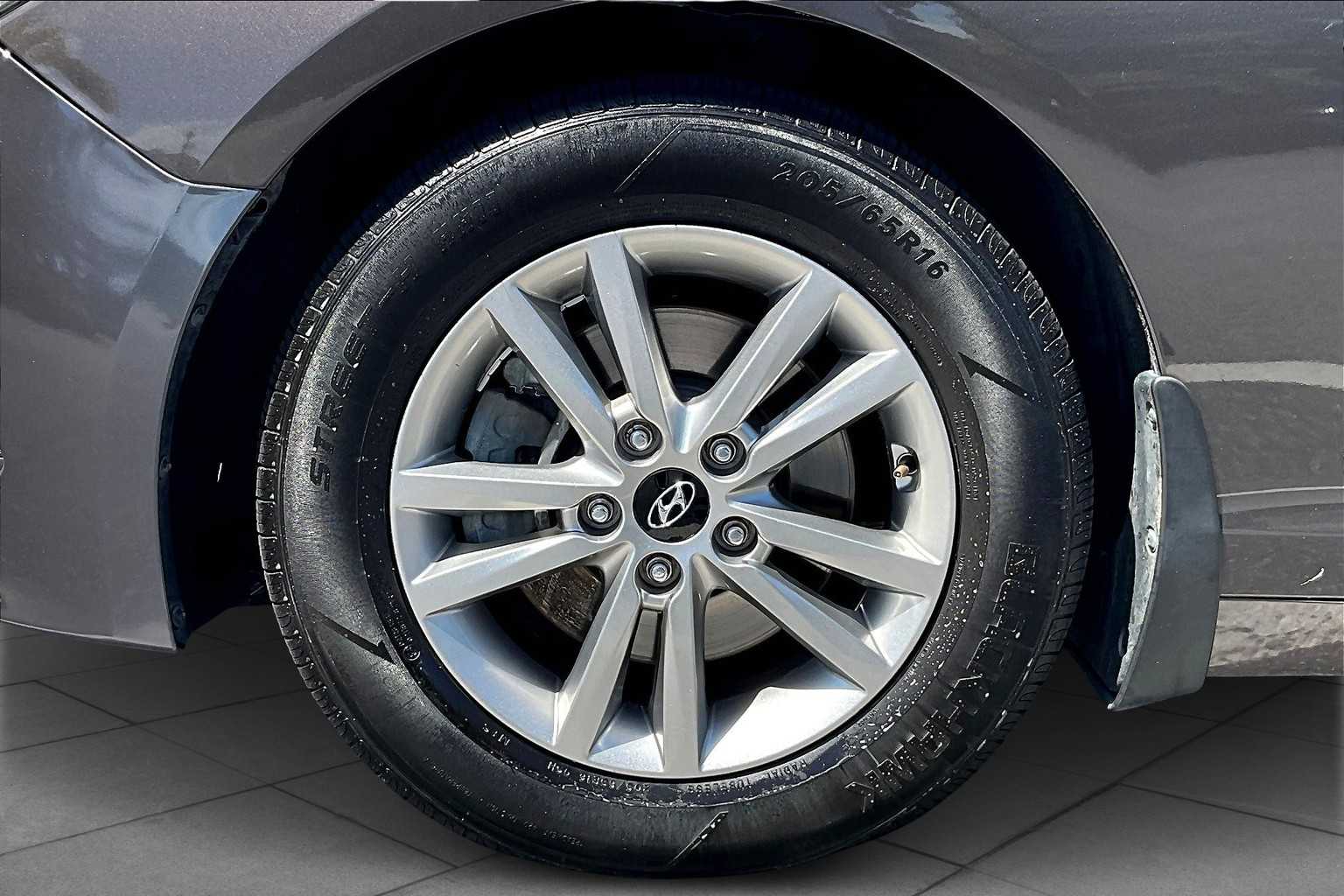 2016 Hyundai Sonata SE photo 10
