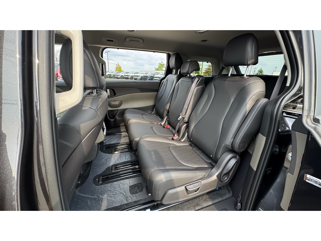 2026 Kia Carnival EX photo 15