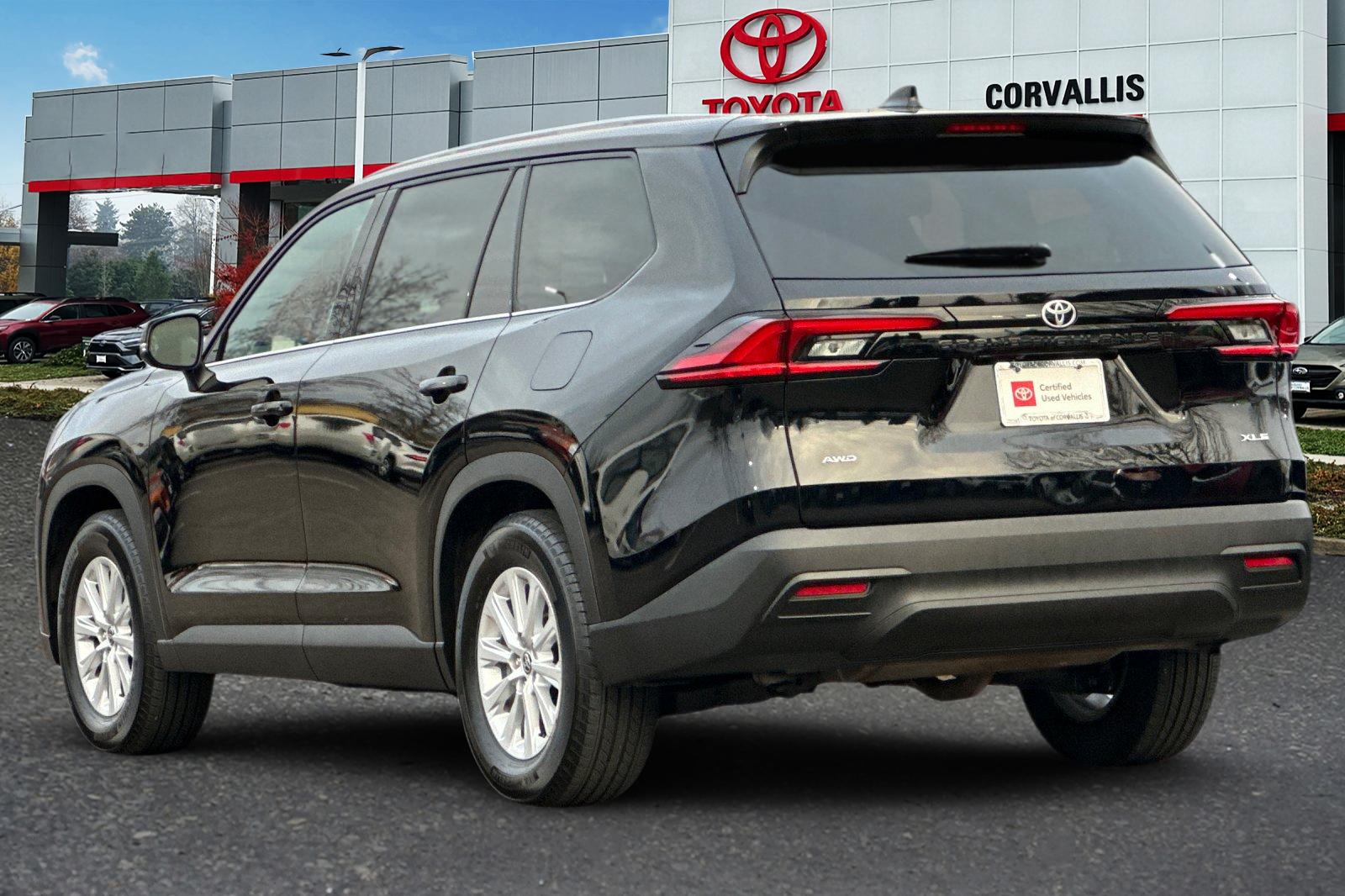 2025 Toyota Grand Highlander XLE photo 3