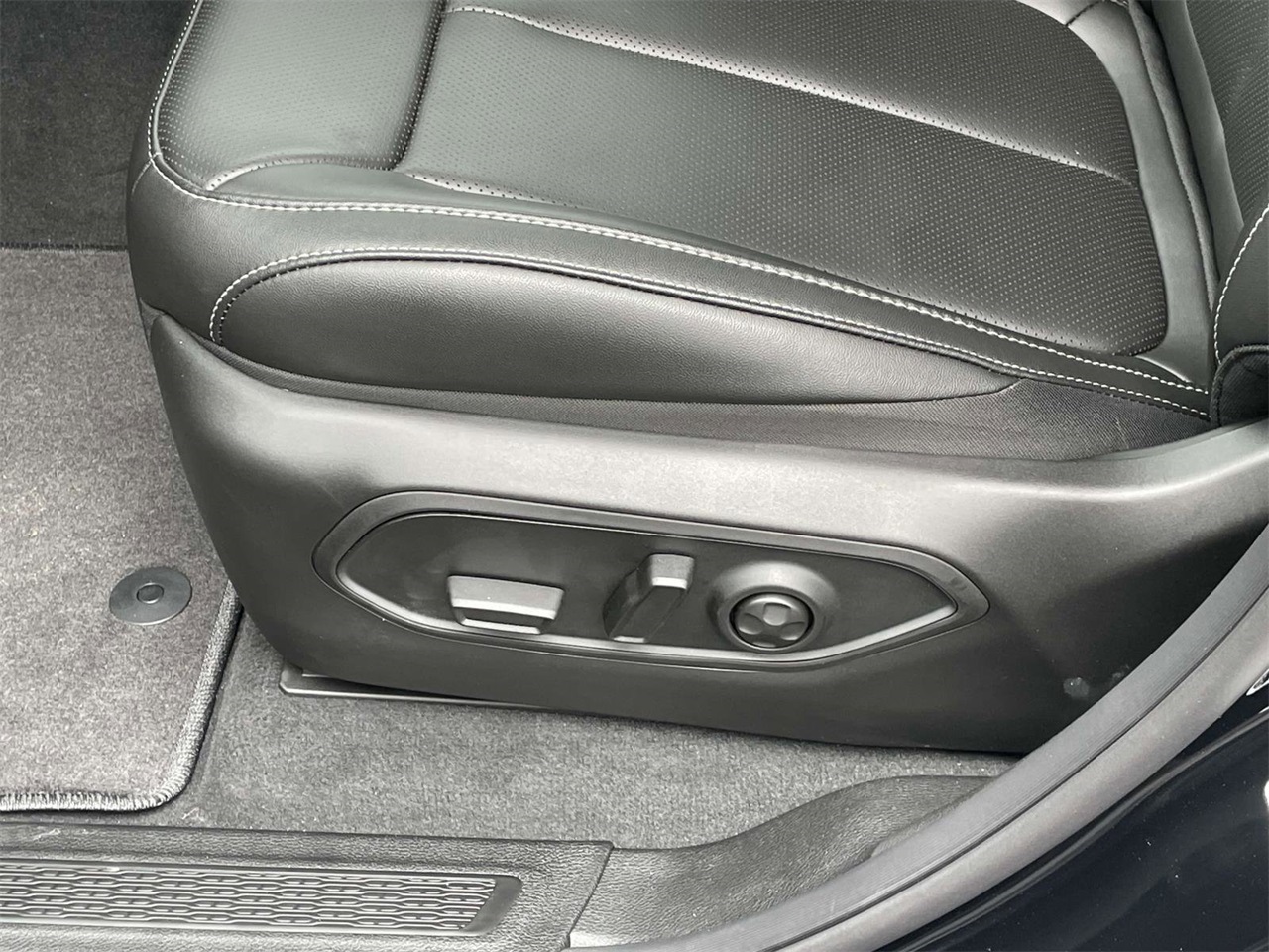 2025 Jeep Grand Cherokee Altitude X photo 12