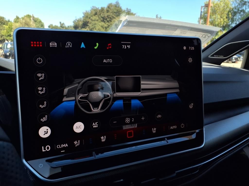 2025 Volkswagen Golf GTI SE photo 8