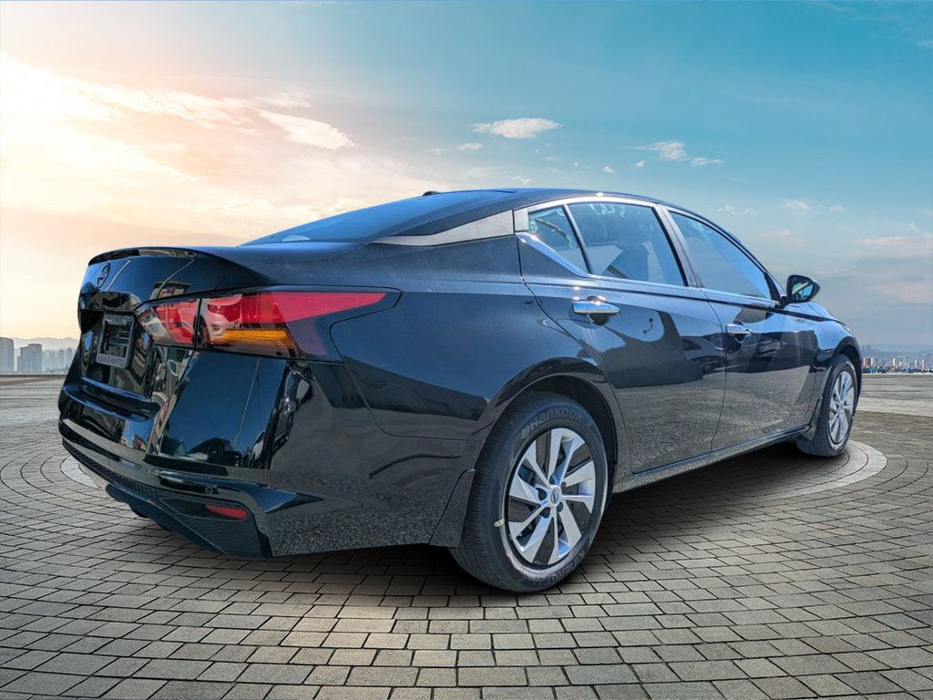 2025 Nissan Altima S photo 3