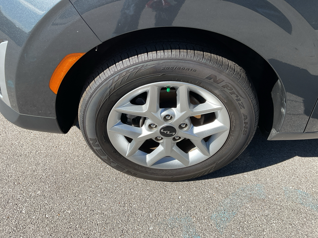 2024 Kia Soul S photo 2