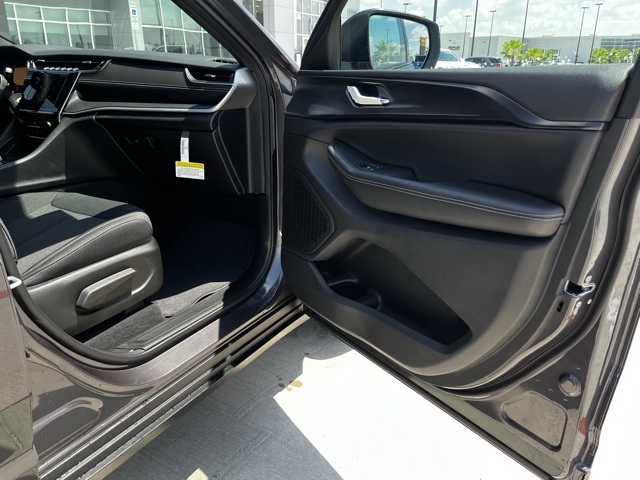 2025 Jeep Grand Cherokee Laredo X photo 19