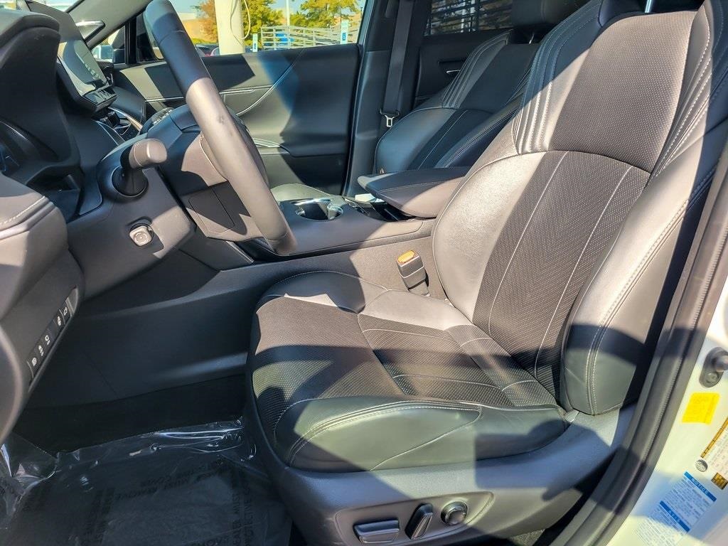 2021 Toyota Venza Limited photo 8