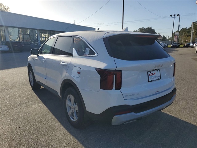 2025 Kia Sorento LX photo 3