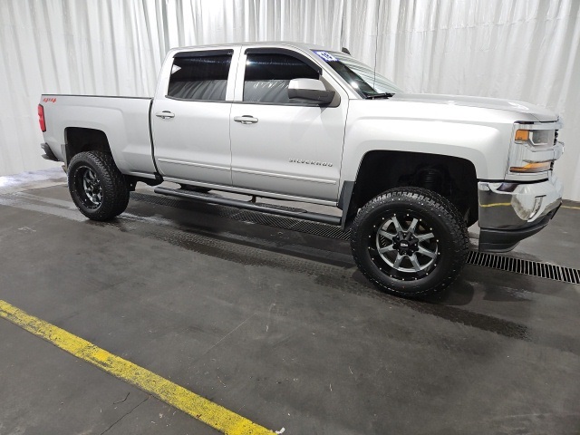 2018 Chevrolet Silverado 1500 LT photo 2