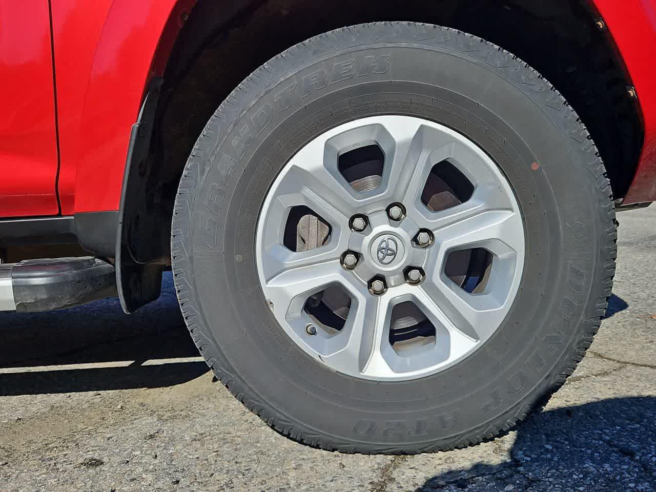 2020 Toyota 4Runner SR5 photo 4