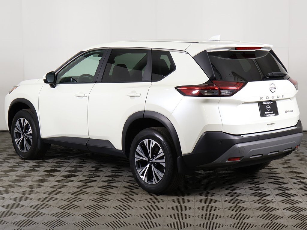 2022 Nissan Rogue SV photo 2