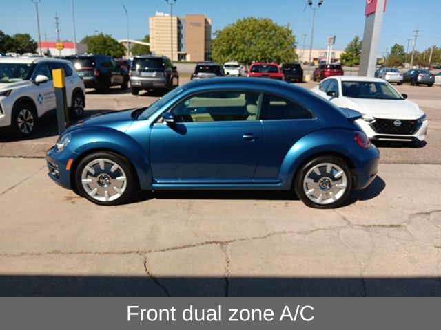 2019 Volkswagen Beetle SE photo 2