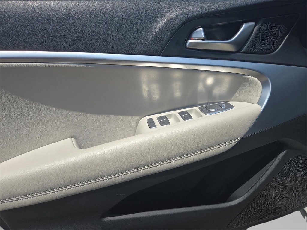 2024 Genesis G70 2.5T photo 25