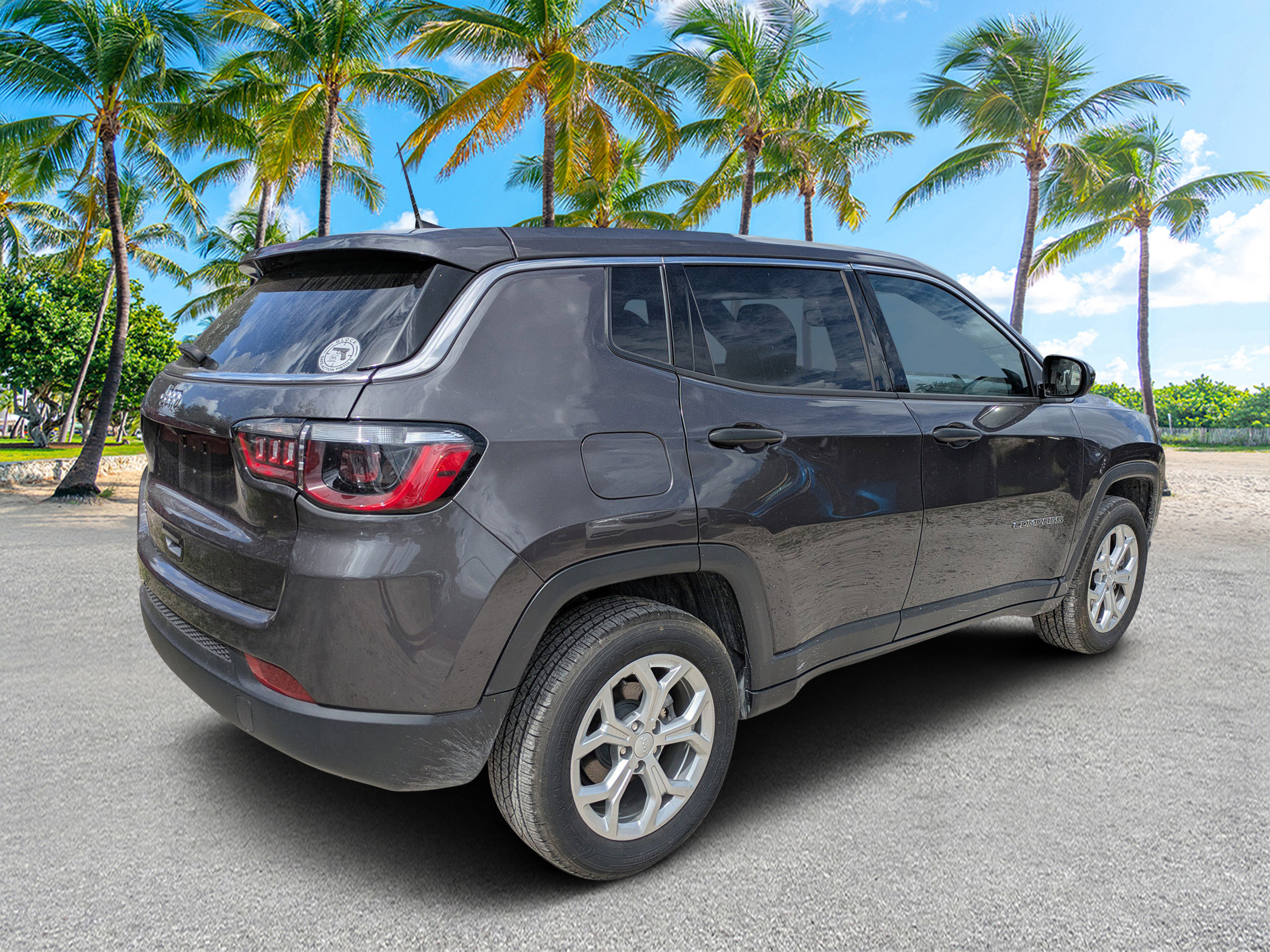 2024 Jeep Compass Sport photo 2