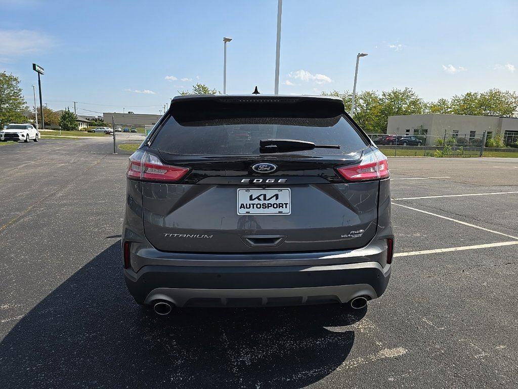 2022 Ford Edge Titanium photo 5