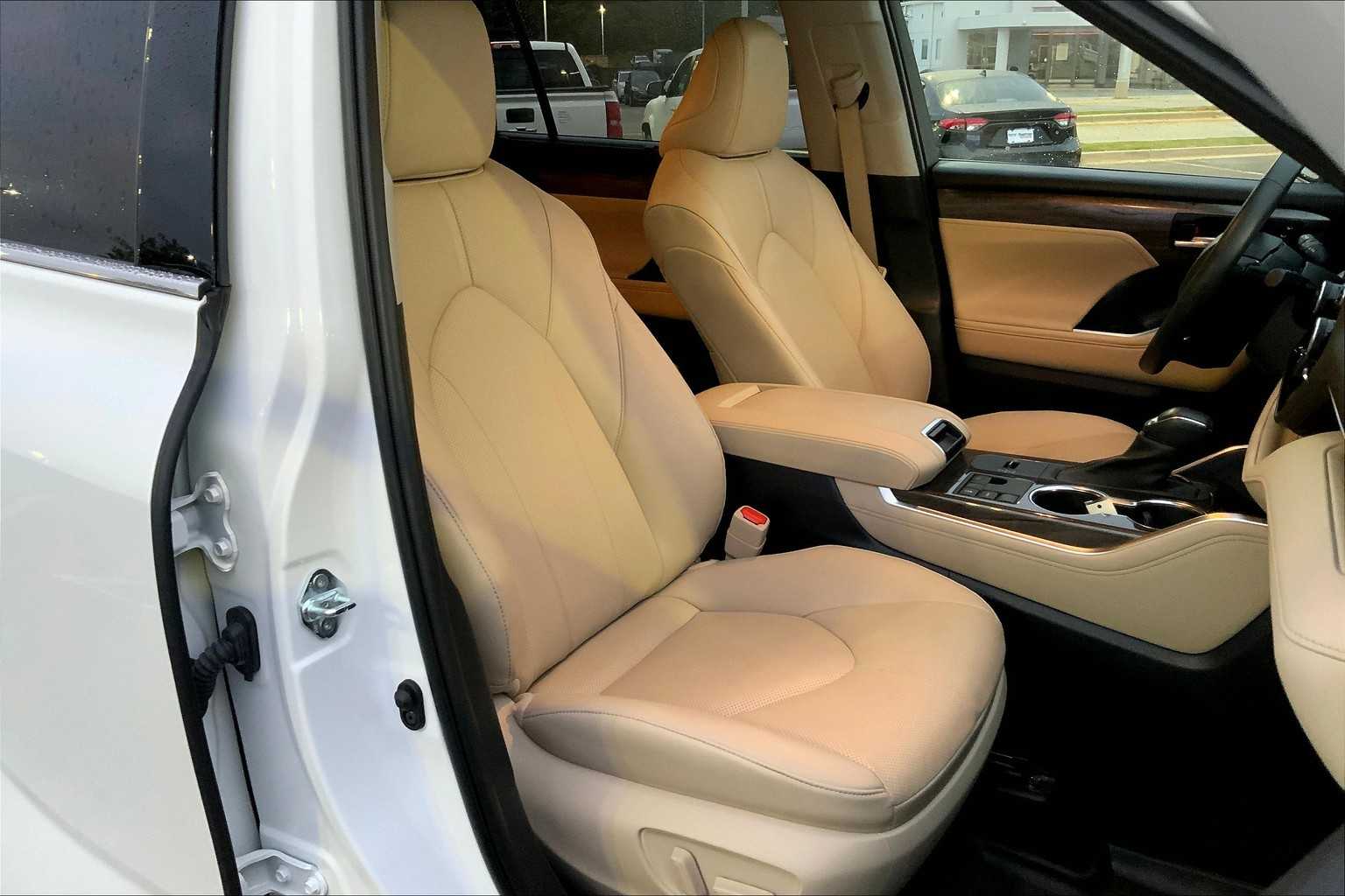 Image of 2023 Toyota Highlander Limited FWD