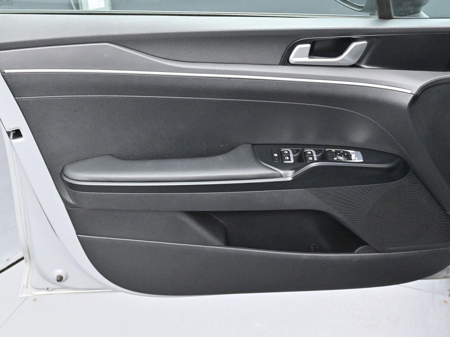 2023 Kia K5 GT-Line photo 10
