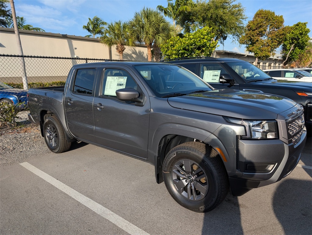 2025 Nissan Frontier Crew Cab SV photo 2