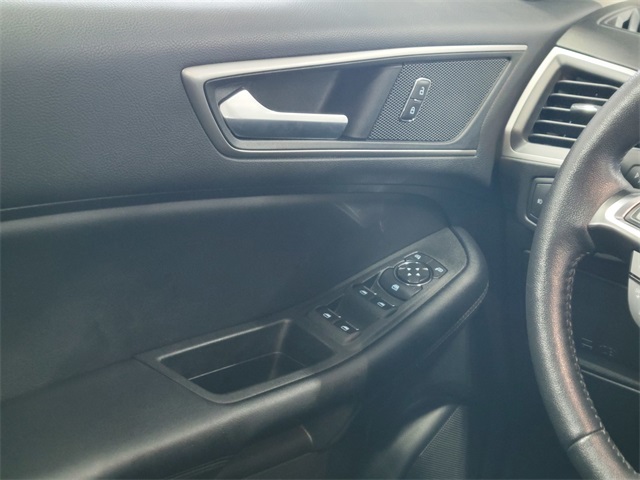 2022 Ford Edge SEL photo 32