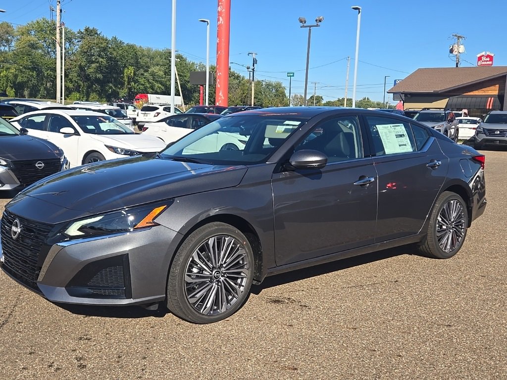 2025 Nissan Altima SL photo 3