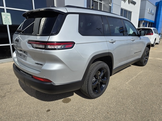 2025 Jeep Grand Cherokee Limited photo 3