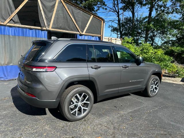 2025 Jeep Grand Cherokee Limited photo 4