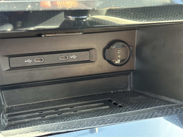 2025 Volkswagen Taos SE photo 20