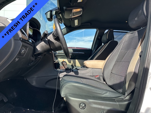 2016 Jeep Grand Cherokee Anniversary Edition photo 4