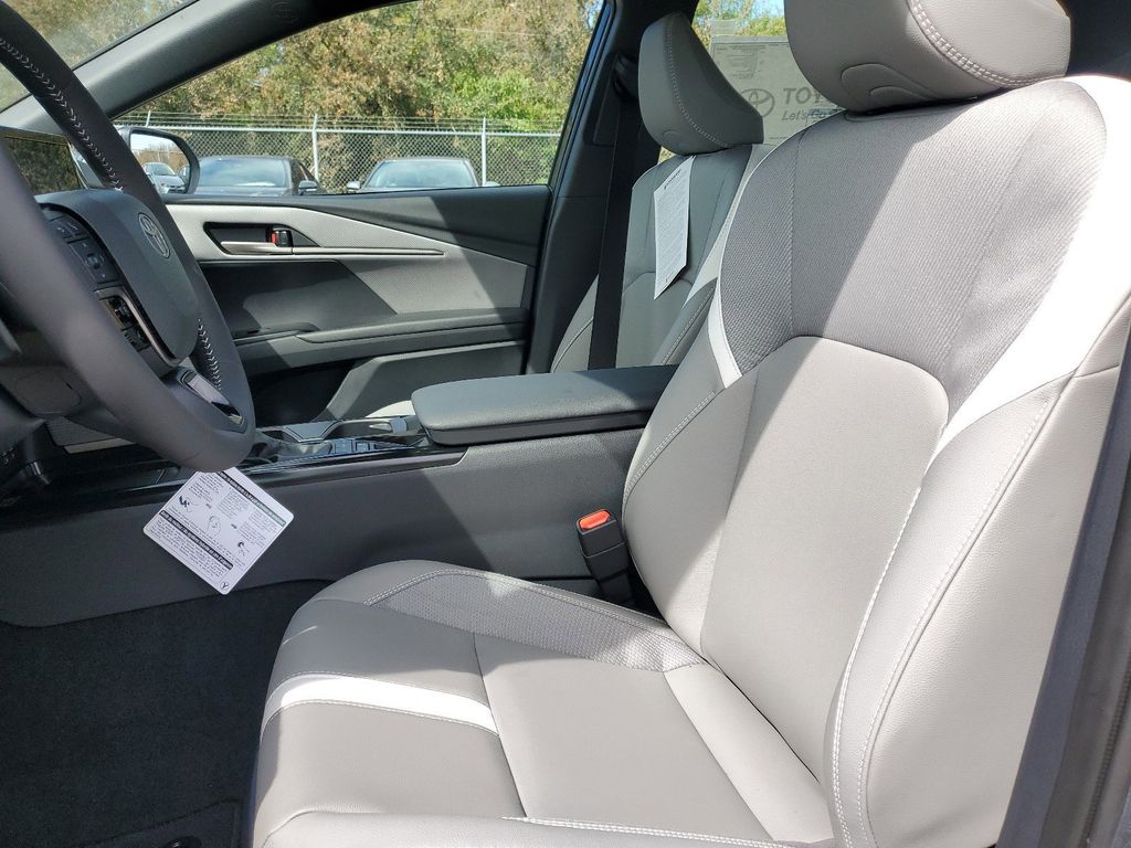 2025 Toyota Camry SE photo 16