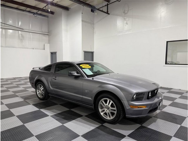 2006 Ford Mustang GT Deluxe Coupe 2D