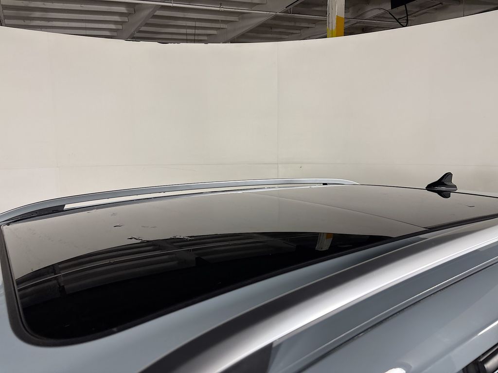 2025 Volkswagen Taos SE photo 12