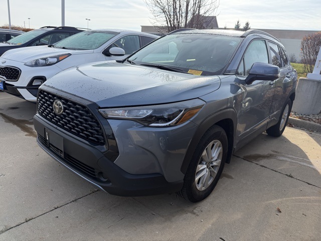 2023 Toyota Corolla Cross LE's photo