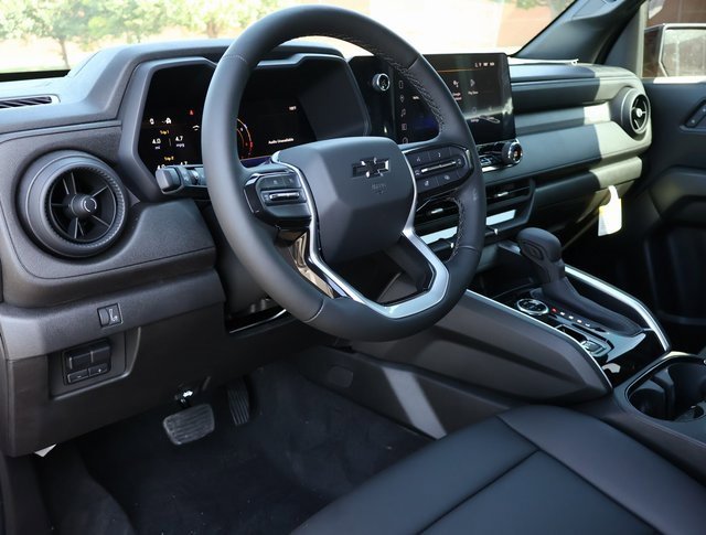 2026 Chevrolet Colorado Trail Boss photo 2