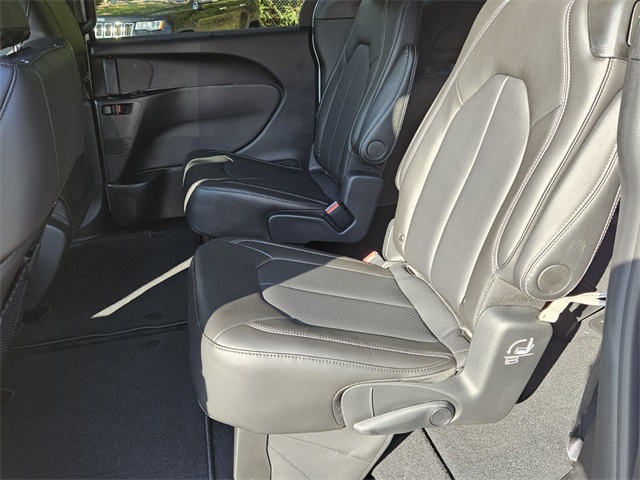 2026 Chrysler Pacifica photo 6