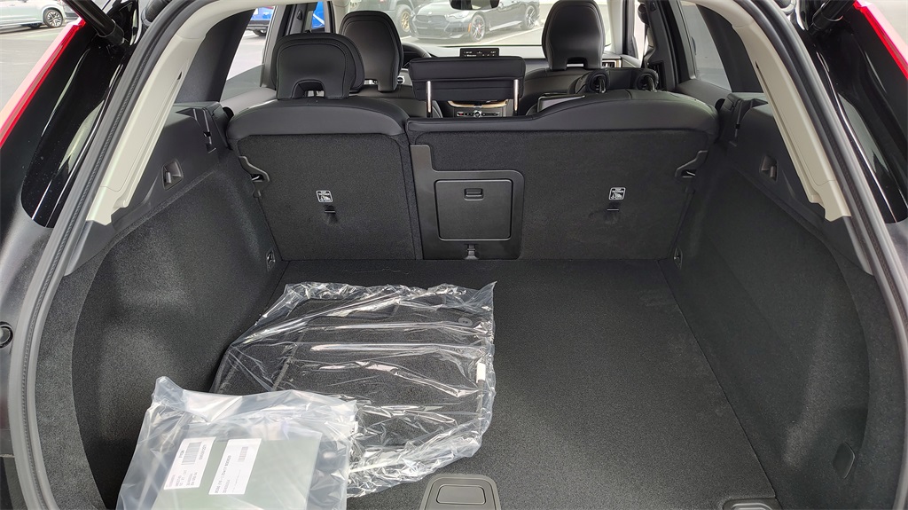 2026 Volvo XC60 B5 Plus photo 30