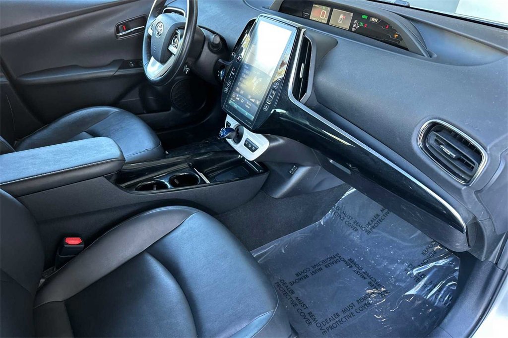 2017 Toyota Prius Prime Advanced photo 16