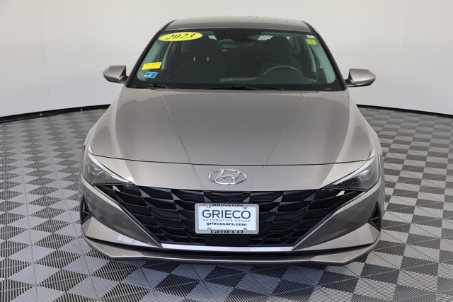 2023 Hyundai Elantra SEL photo 3